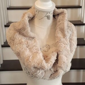 RW&CO Faux Fur Infinity Wrap Scarf 🐱